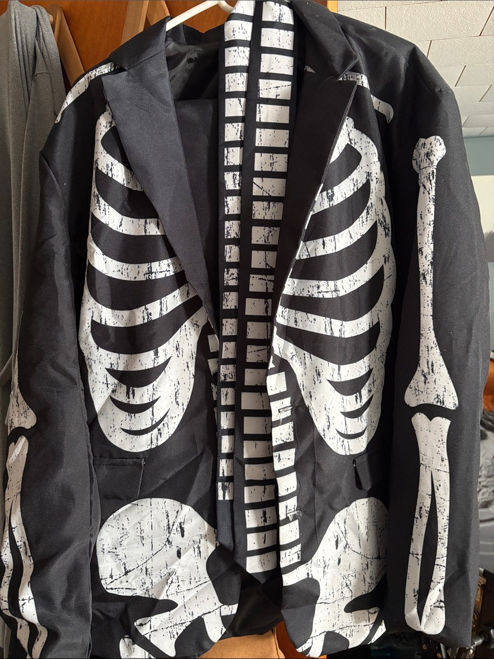 SPIRIT Men's Black & White Skeleton Print suit